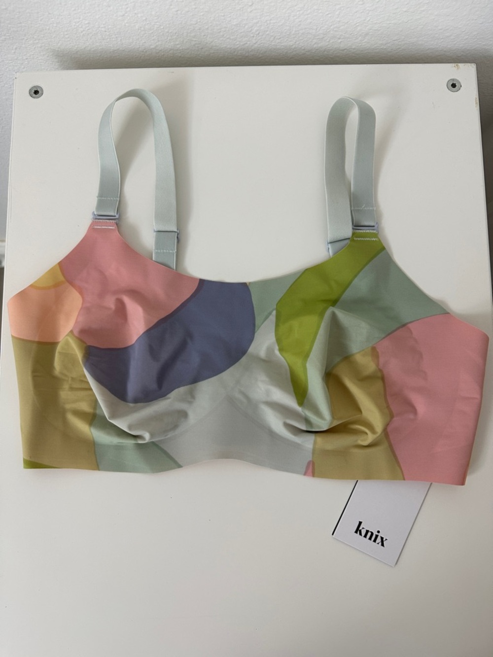 knix size 6 Pastel Abstract Seamless Bra 8 ways to wear, soft petals, peony